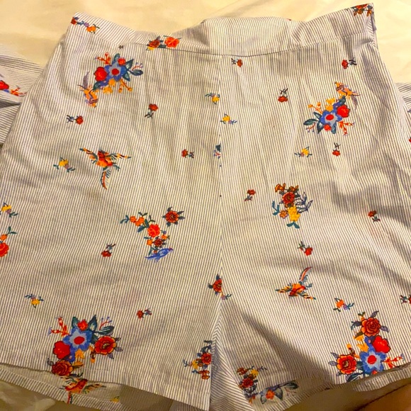 Jumpsuits 🤩 - Picture 2 of 7